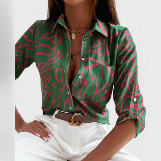 Blouse with shirt collar, button closure and pattern