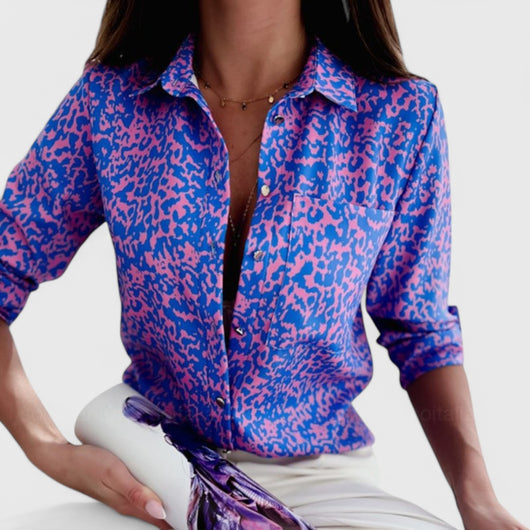 Blouse with shirt collar, button closure and pattern