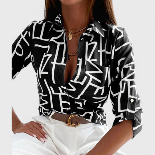 Blouse with shirt collar, button closure and pattern
